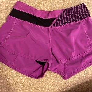Lululemon size 4, 2.5 inch